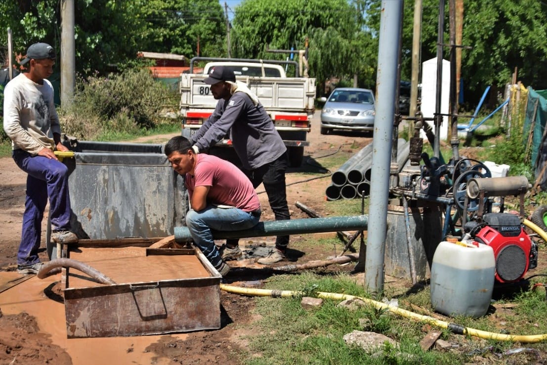 Instalan una nueva bomba de agua en el barrio Ameghino