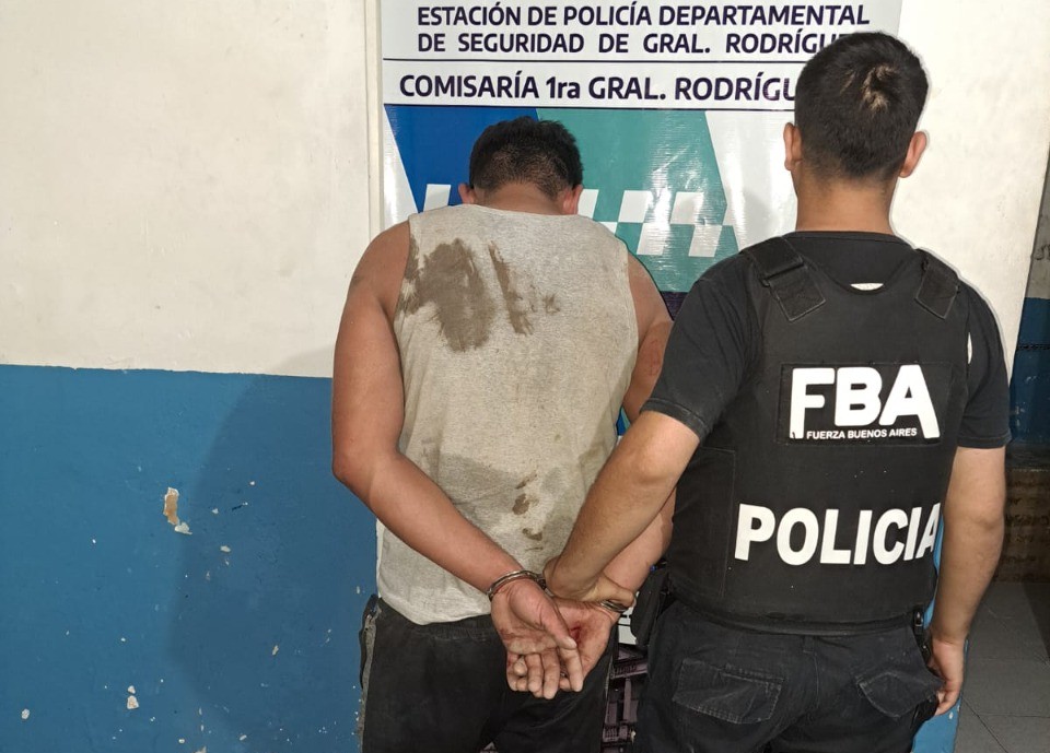 Gral. Rodríguez: Intentó agredir a policías y fue arrestado