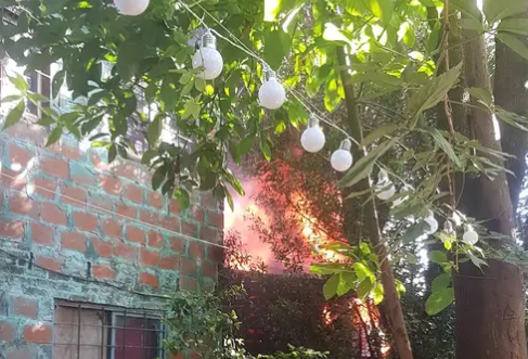 Perdió su taller y parte de su casa en un incendio