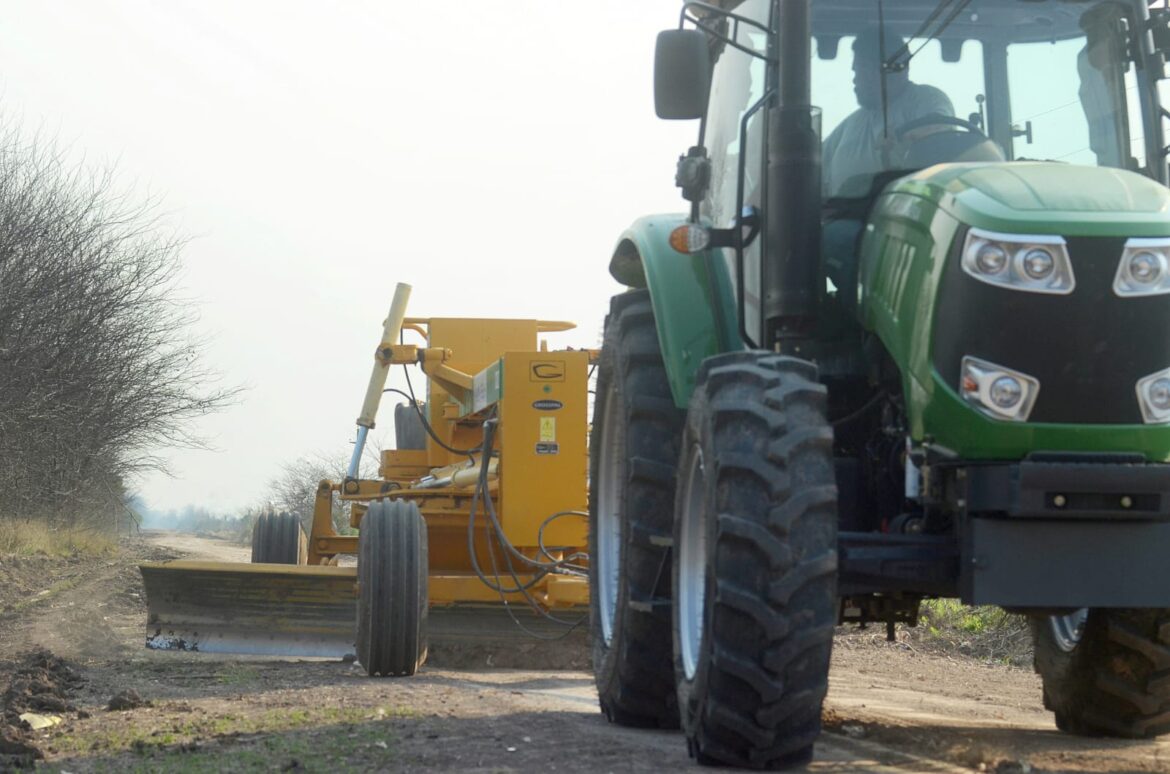 Continúan los trabajos de mejoramiento de caminos rurales