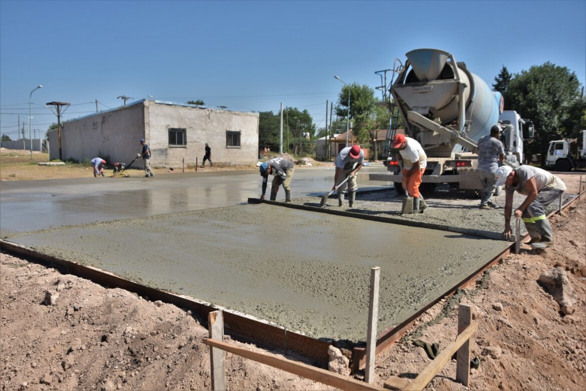 Continúa la construcción de playones deportivos en Villa del Parque y Juan XXIII