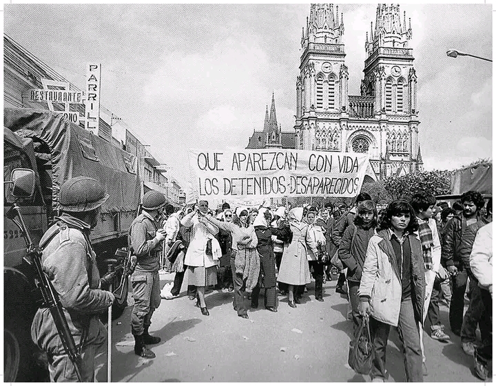 En Luján, las Madres de Plaza de Mayo usaron por primera vez el pañuelo blanco