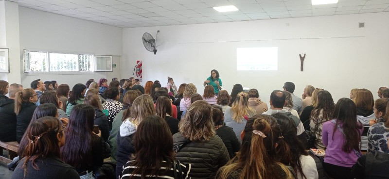 Casi 150 personas participaron de la charla de Autismo Luján