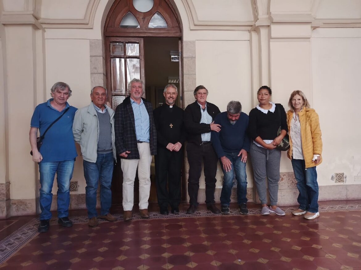 El Arzobispo recibió a vecinos que viven cerca del Basural