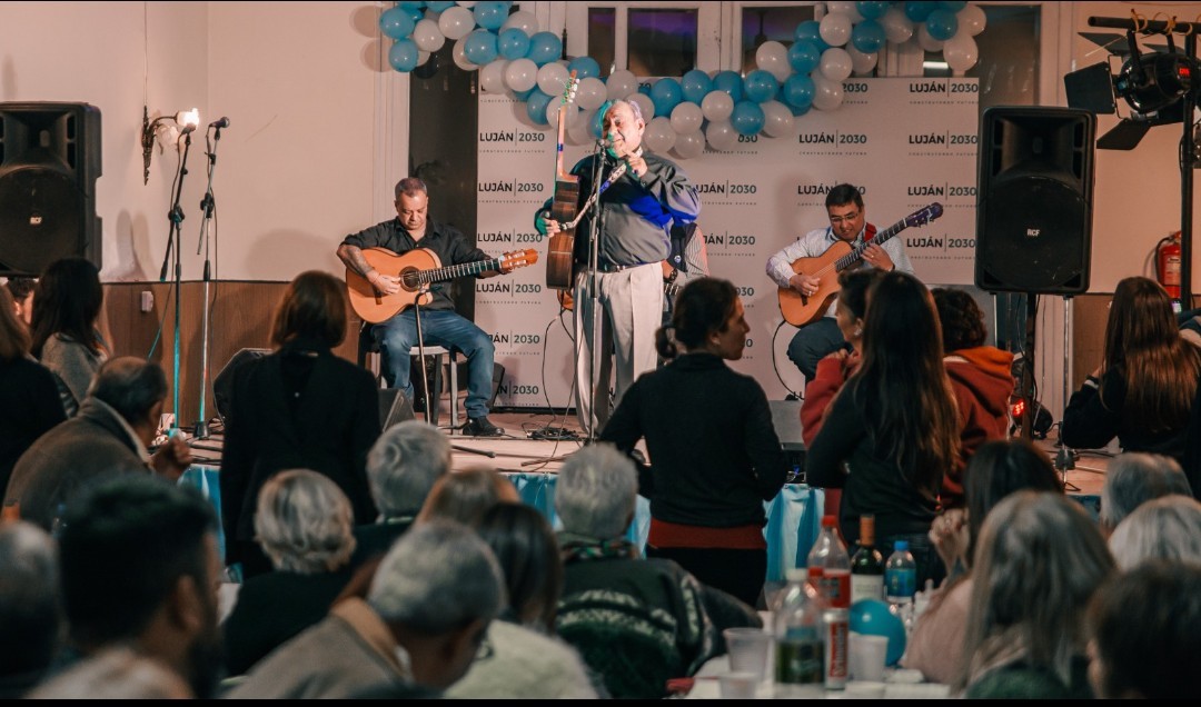 Peña Argentina a beneficio de la parroquia Santa Elena