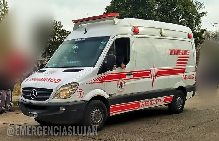 Murió un joven tras chocar con su moto