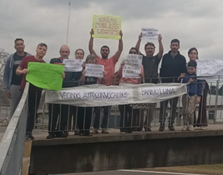 Vecinos del barrio Luna se juntaron a reclamar obras