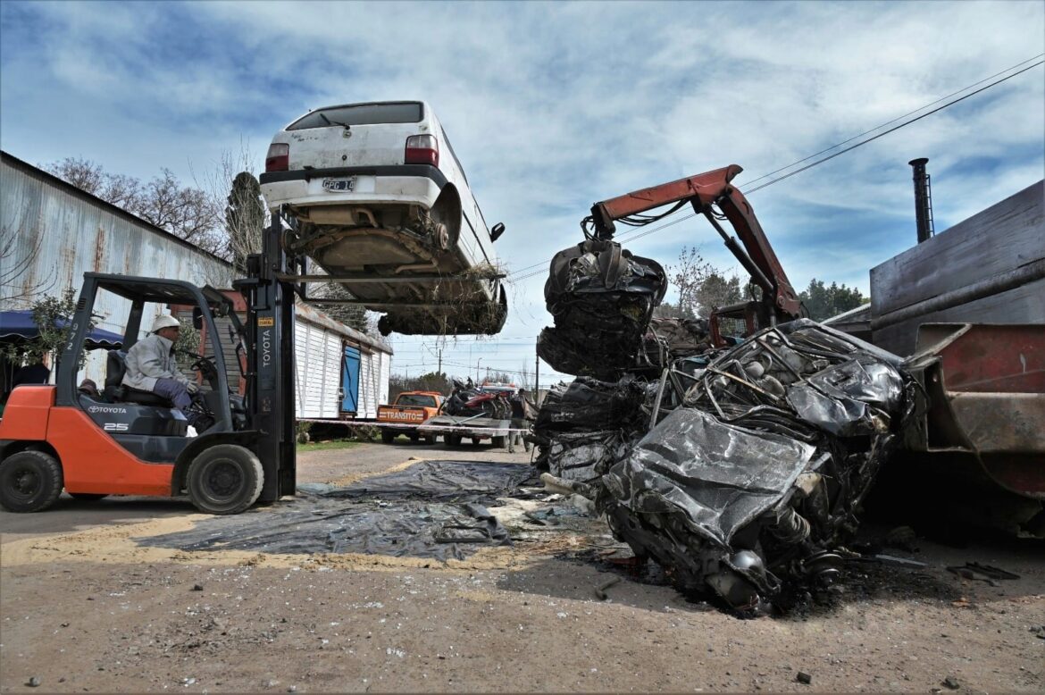 Compactan más de 500 vehículos secuestrados