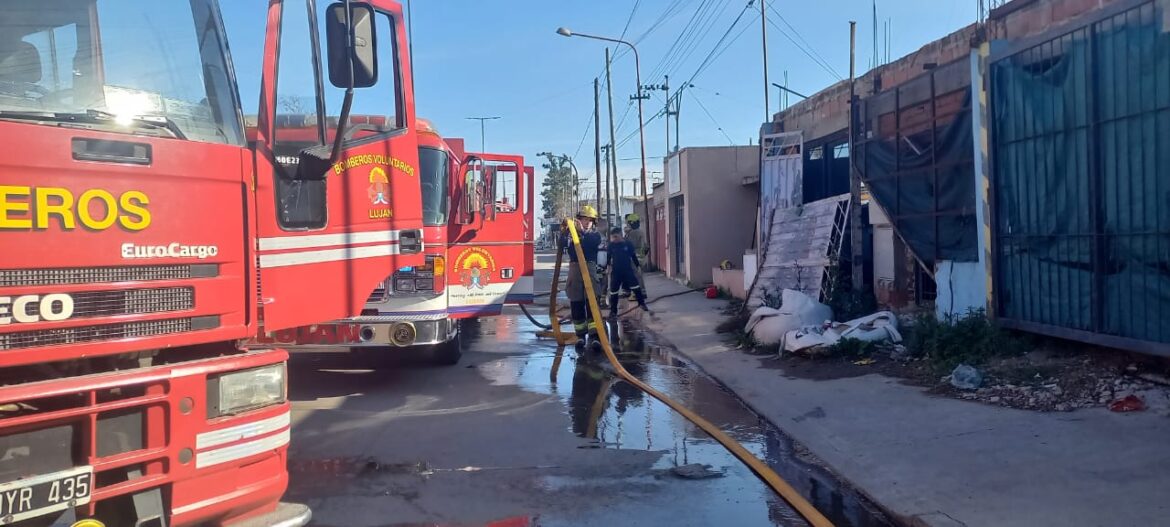 Se incendió una casa cercana al tanque de agua