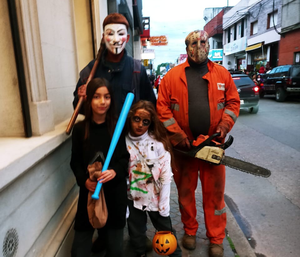 Halloween se sintió en las calles de Luján