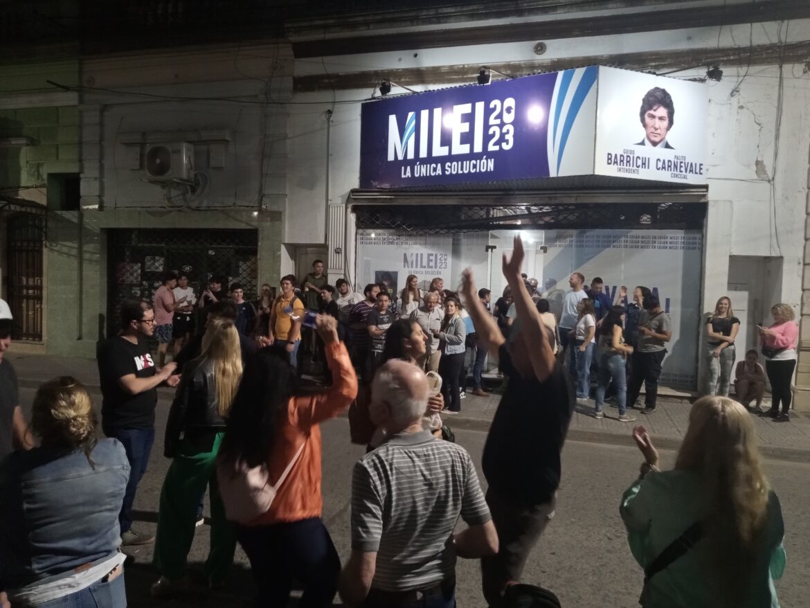 Festejos en Luján por la victoria de Milei