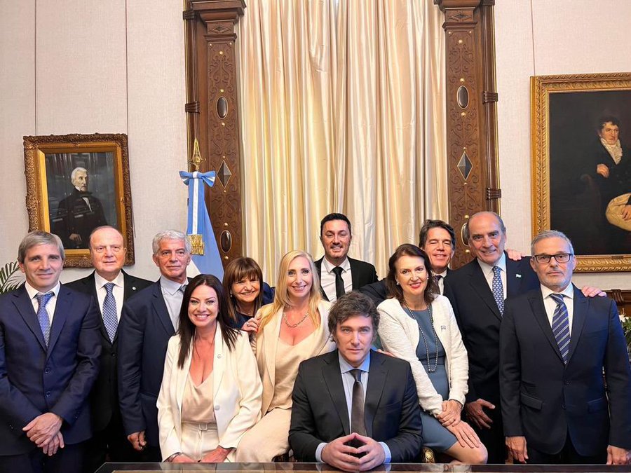 Milei Presidente: la primera foto del nuevo gobierno