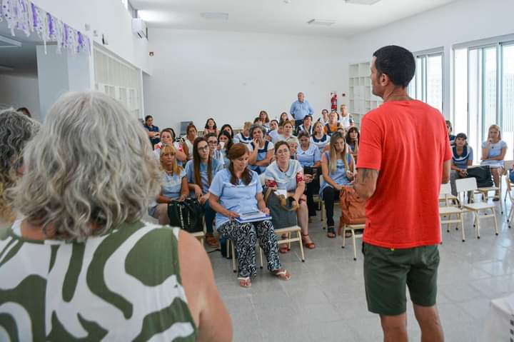 Encuentro Educativo en el nuevo Jardín de Infantes N°930