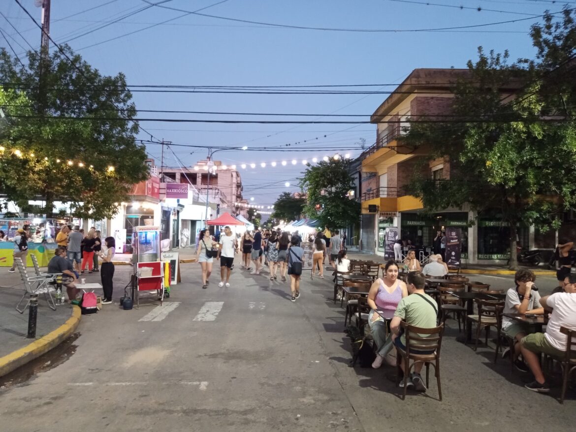 Se realiza la Peatonal Gastronómica y la Calle de las Artes