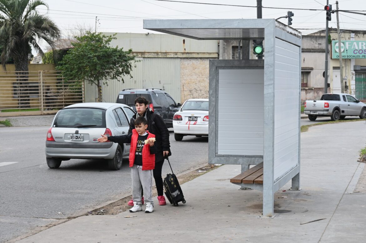 El Municipio inició un plan de colocación de nuevos refugios de colectivos