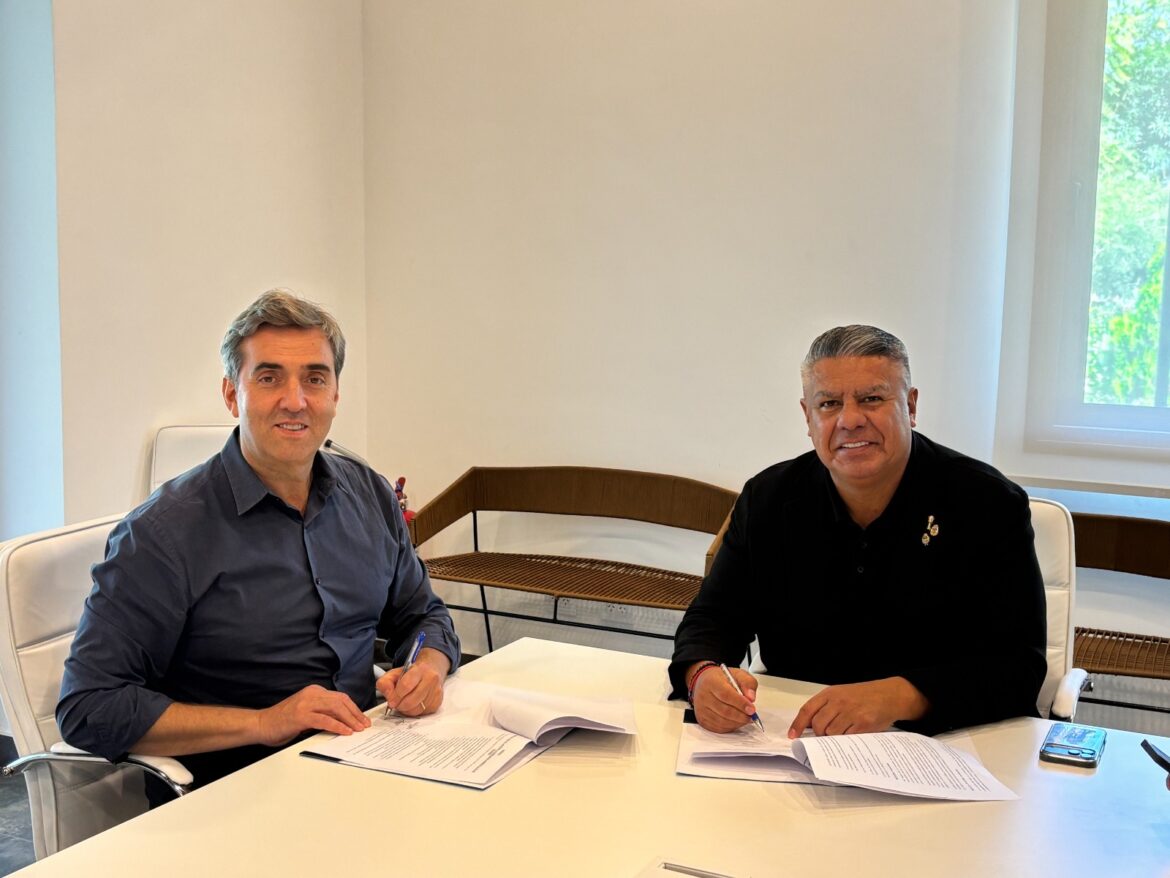 Boto firmó con «Chiqui” Tapia el convenio para trasladar el 100% de los residuos a la CEAMSE